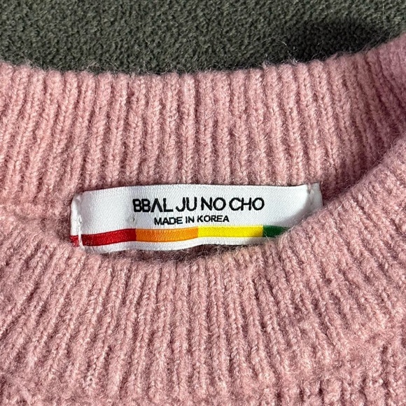 Korean Pink Puff Sleeve Sweater | BBAL JU NO CHO | Soft Knit - Picture 4 of 6